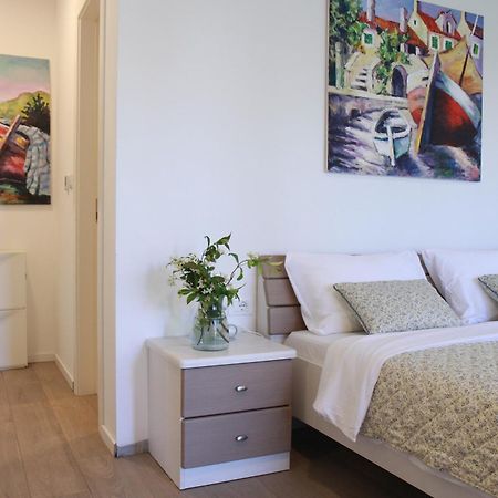 Studio Apartment Rosa Krk Krk Town Exterior foto